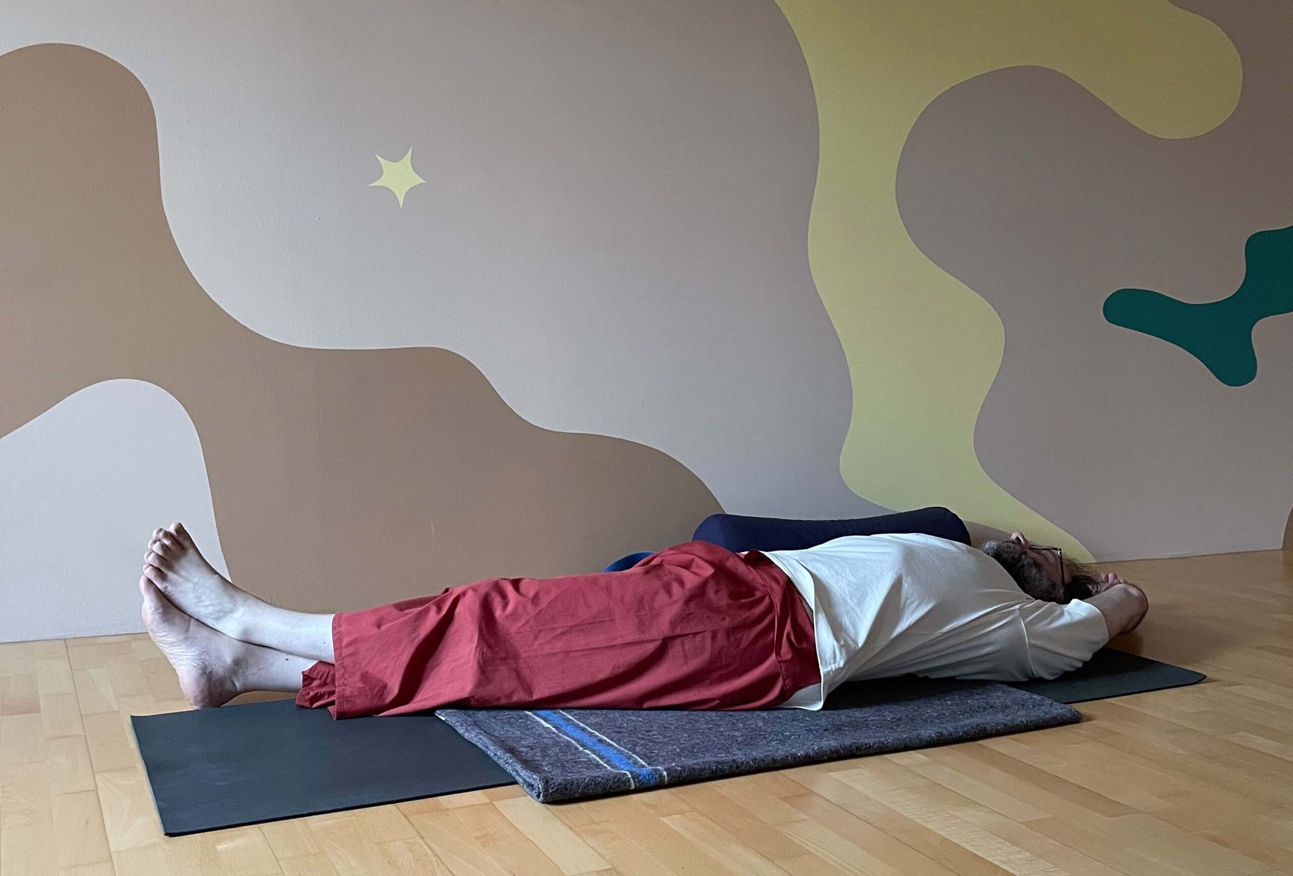 Nicolas Monguzzi, yin yoga, dans le studio Yogaworks de Sébastien Leseigneur, Lausanne